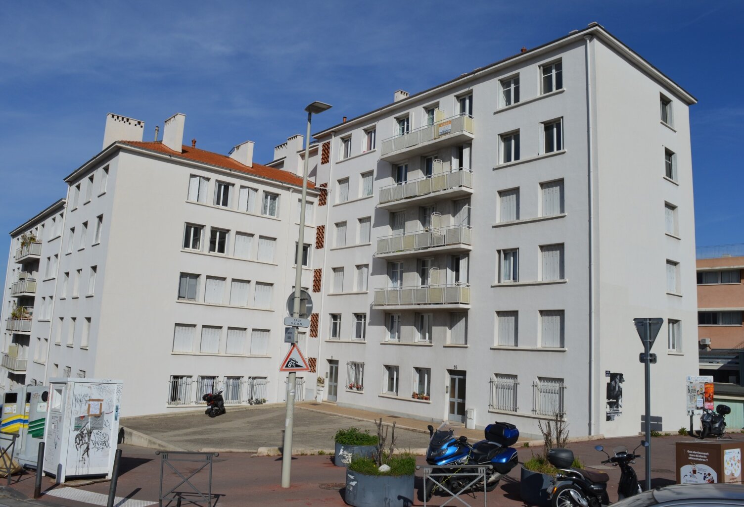 Marseille 13004 Chutes Lavie Appartement T4 de 60 m2 au calme Résidence bien tenue — photo 1