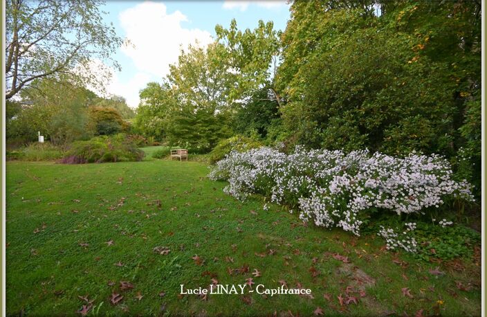 Domaine paysager reconnu avec parc floral, batiments et terres agricoles — photo 2