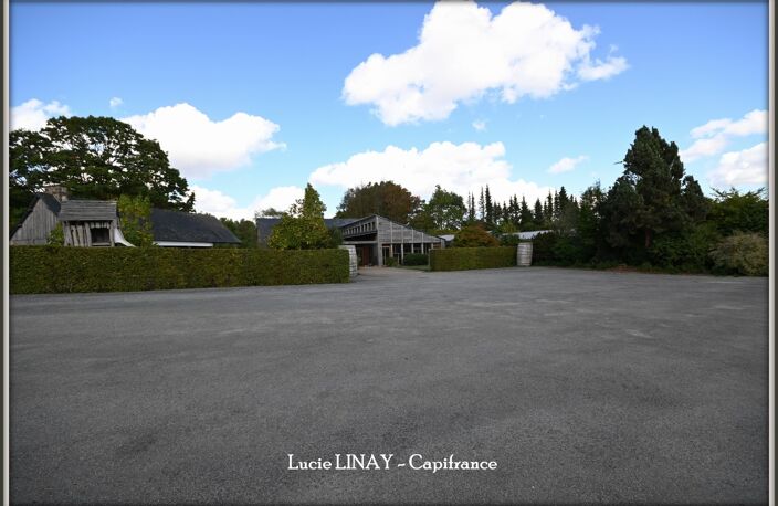 Domaine paysager reconnu avec parc floral, batiments et terres agricoles — photo 3