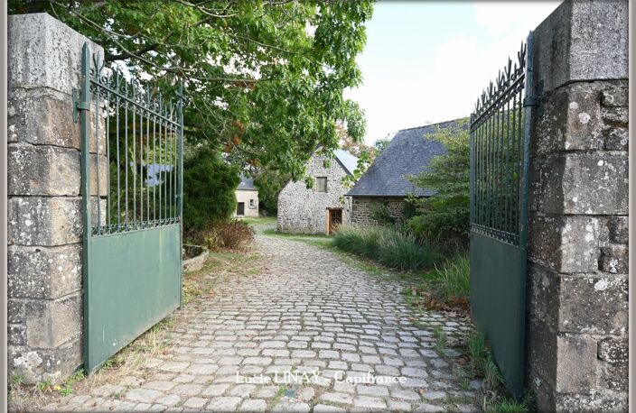 Domaine paysager reconnu avec parc floral, batiments et terres agricoles — photo 5