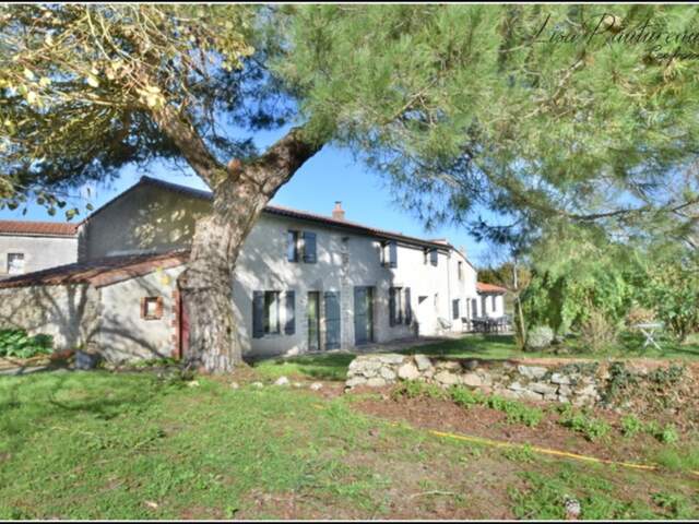 Maison à vendre 8 pièces LA BRUFFIERE (85) — photo du bien