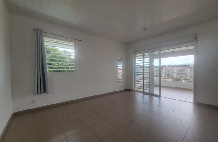 APPARTEMENT T2 AVEC GRANDE TERRASSE À RÉMIRE-MONTJOLY — photo 3