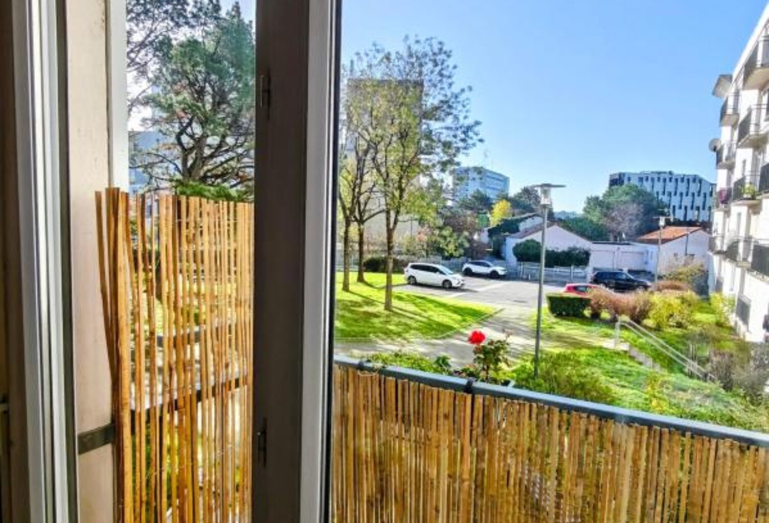 A St Herblain, Beau T3 rénové avec balcons  et parking privé — photo 1