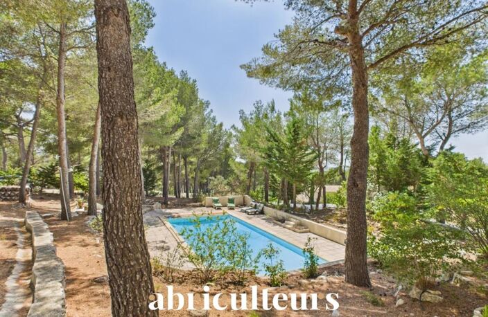 Maison d’architecte de 257 m² avec piscine et jardin arboré de 4 000 m² en vente à Ventabren (13122) — photo 2