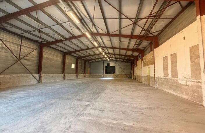 Hangars 685 m² + bureaux 90 m² + parking 600 m² - ZI Pré de l'Aube — photo 3