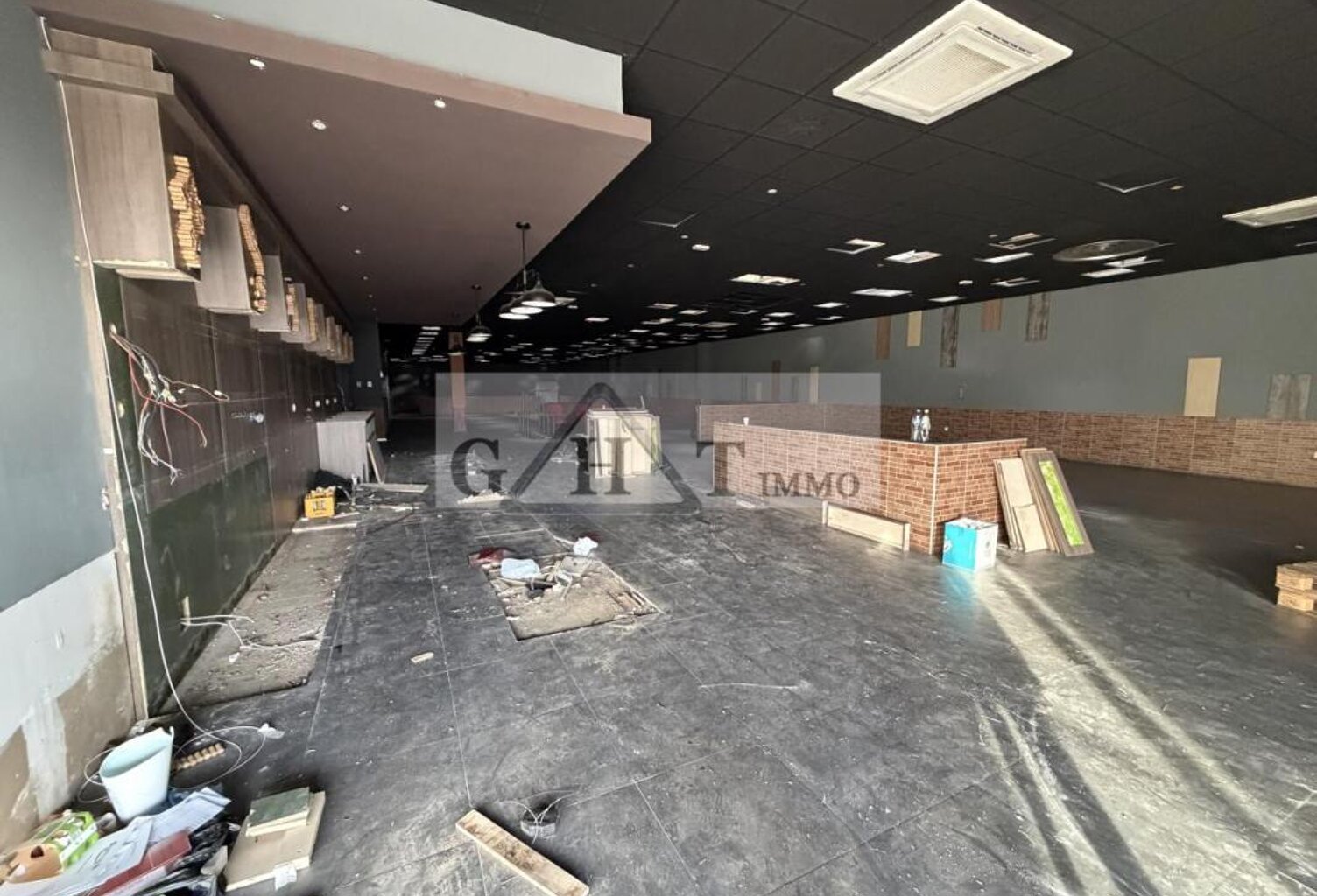 A VENDRE LOCAL COMMERCIAL BRETIGNY SUR ORGE — photo 1