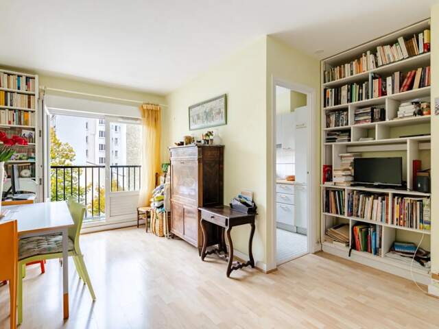 Appartement de 2 pièces de 37 m² situé à Paris — photo du bien