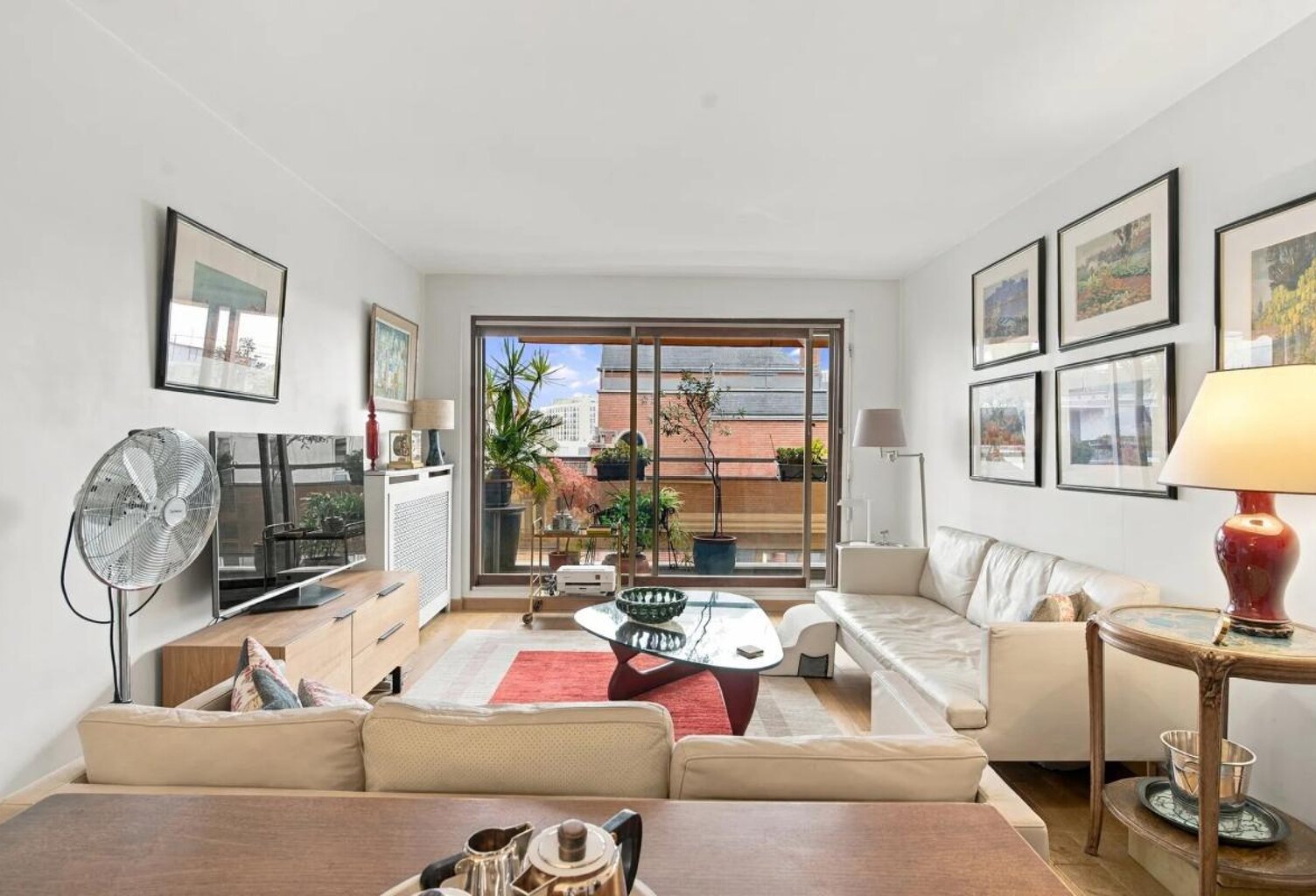 Appartement de 2 pièces de 51 m² situé à Paris — photo 1