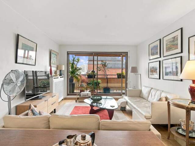 Appartement de 2 pièces de 51 m² situé à Paris — photo du bien