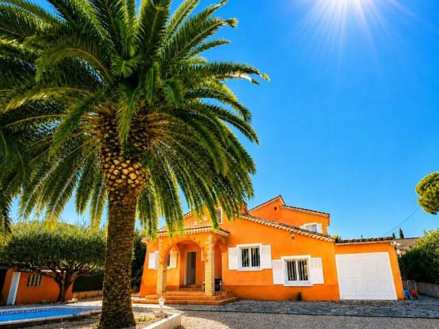 Villa T6 de 160 m2 sur 850 m² terrain avec piscine et garage - Plain pied — photo du bien