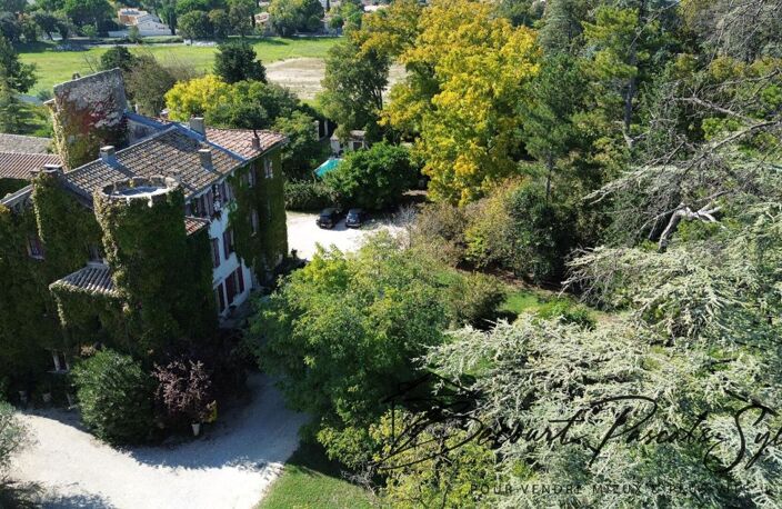 A vendre Bureaux loués  dans un château du 16 ème Le Pontet 151 m2 (84130) avec parc — photo 4