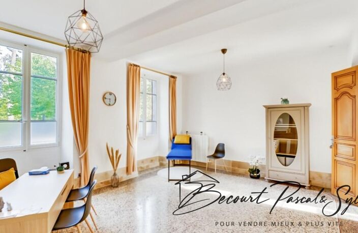 A vendre Bureaux loués  dans un château du 16 ème Le Pontet 151 m2 (84130) avec parc — photo 5