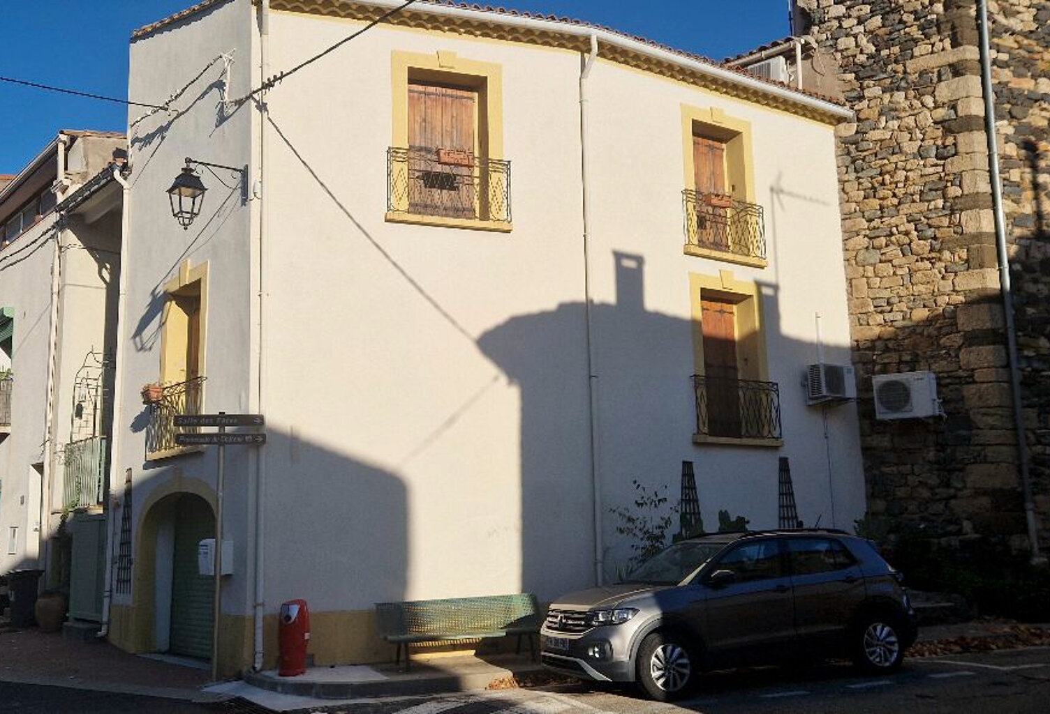 Très belle maison  avec une belle terrasse et un grand garage — photo 1
