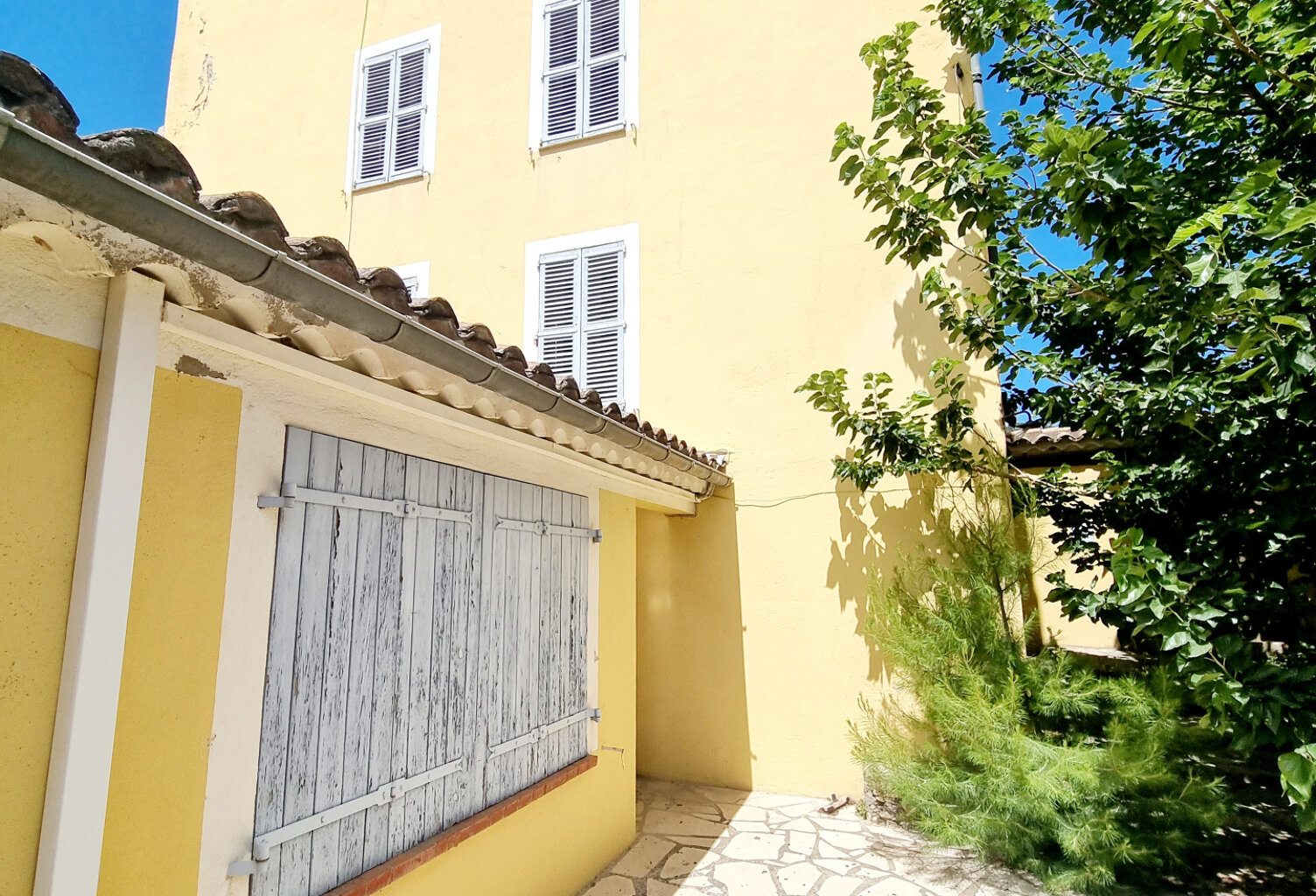 Affaire Draguignan belle maison de ville F4 230m de terrain — photo 1