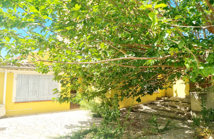 Affaire Draguignan belle maison de ville F4 230m de terrain — photo 3