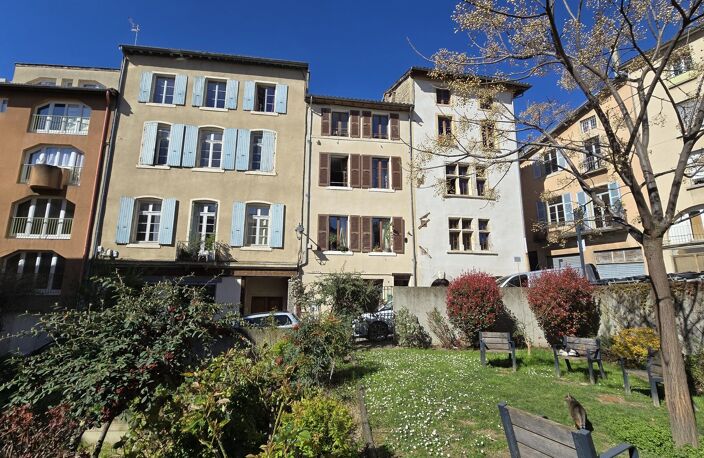 ROMANS Tenement à rénover, 182 m², 3 niveaux, grenier et gara — photo 2