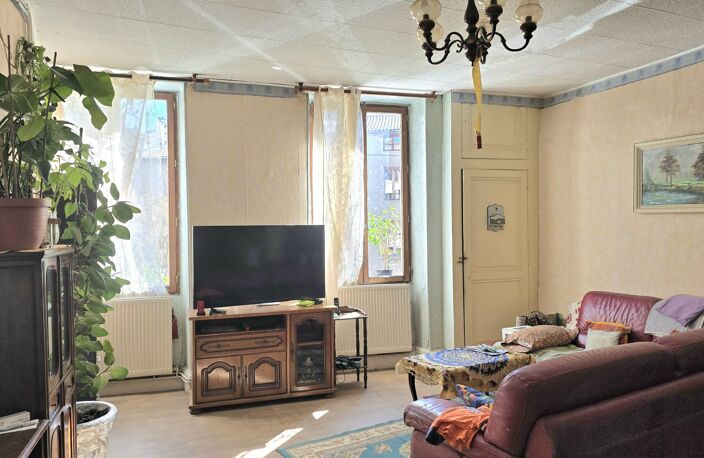 ROMANS Tenement à rénover, 182 m², 3 niveaux, grenier et gara — photo 3