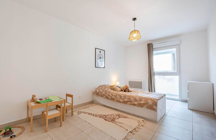 BAISSE DE PRIX !APPARTEMENT 3 PIECES VUE CHAMPS NON CONSTRUCTIBLES ! ULTRA RARE ! — photo 3