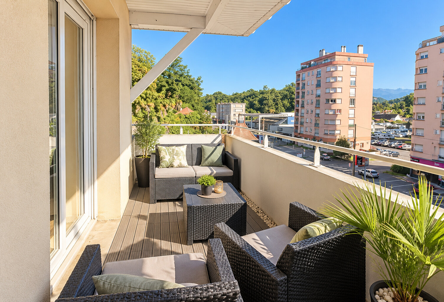 T3 BILLERE RÉNOVÉ AVEC BALCON, PARKING ET GARAGE — photo 1