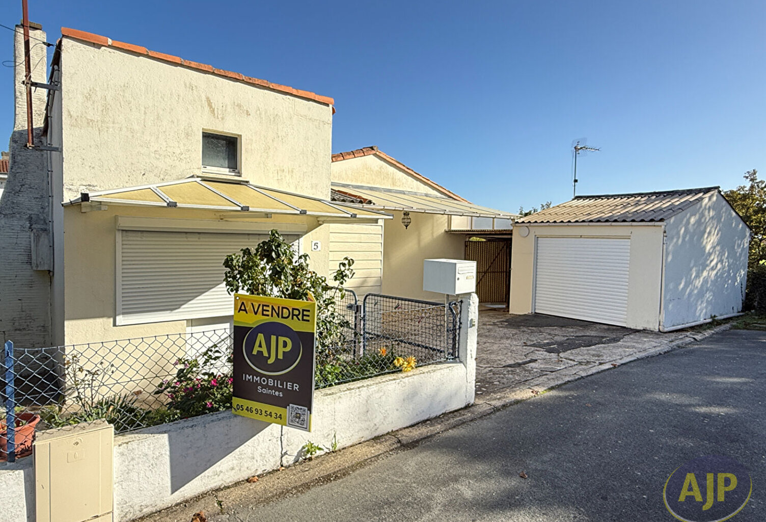 SAINTES RIVE GAUCHE MAISON DE PLAIN-PIED, 3 CHAMBRES ET GARAGE — photo 1