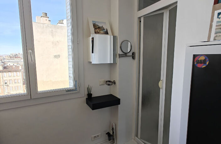 Chambre de bonne Marseille 8 dernier étage avec belle vue ND de la Garde — photo 4