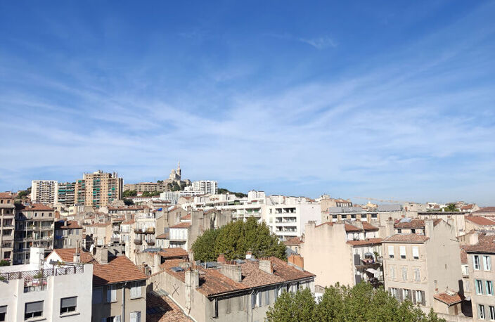 Chambre de bonne Marseille 8 dernier étage avec belle vue ND de la Garde — photo 5