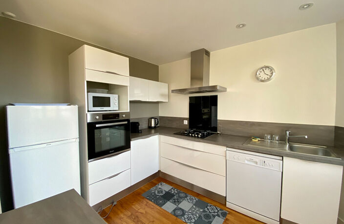 Appartement T3 meublé - 84m² - Butte Sainte Anne — photo 4