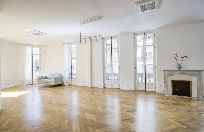 Carré d´or, lumineux, renover T4/5, 133 m² bourgeois — photo 2