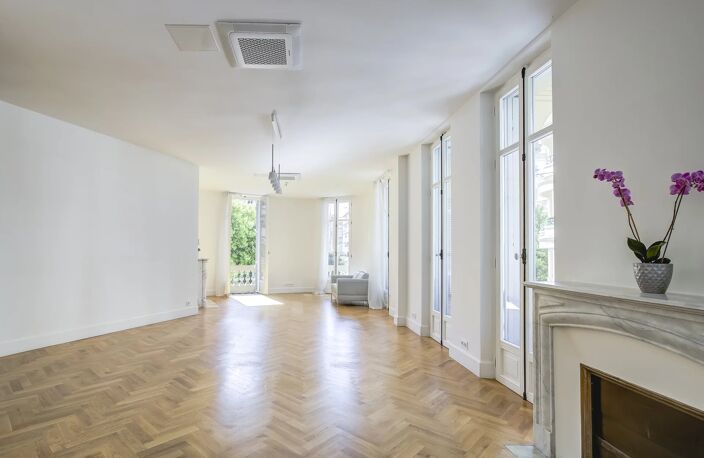 Carré d´or, lumineux, renover T4/5, 133 m² bourgeois — photo 4