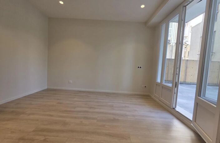 CALME en CARRÉ D’OR | 3 PIÈCES 71m2 RÉNOVÉ, 2 BALCON, 3 Min DE L — photo 5