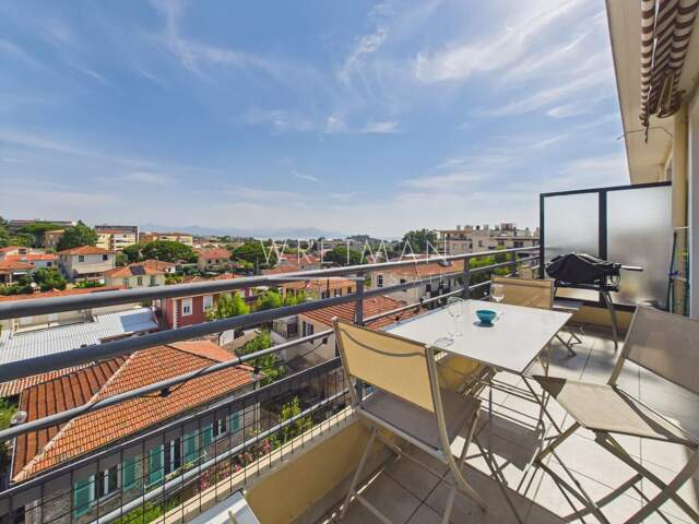 Agréable appartement 3 pièces avec balcons - Antibes Centre — photo du bien