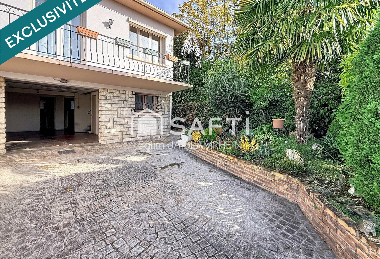 Maison avec jardin, sous-sol et beau potentiel — photo 1