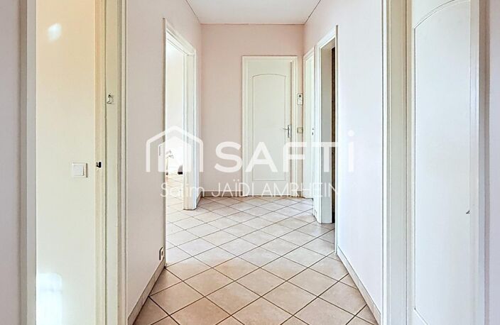 Maison avec jardin, sous-sol et beau potentiel — photo 2
