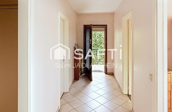 Maison avec jardin, sous-sol et beau potentiel — photo 3