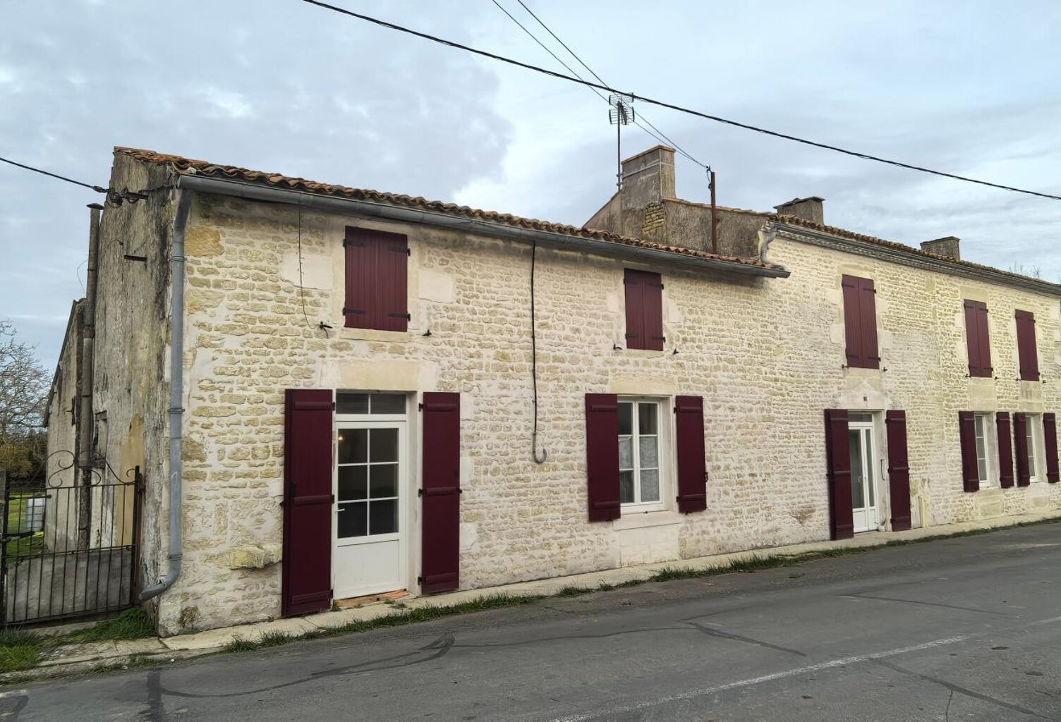 Entre LOULAY et VILLENEUVE LA COMTESSE — photo 1