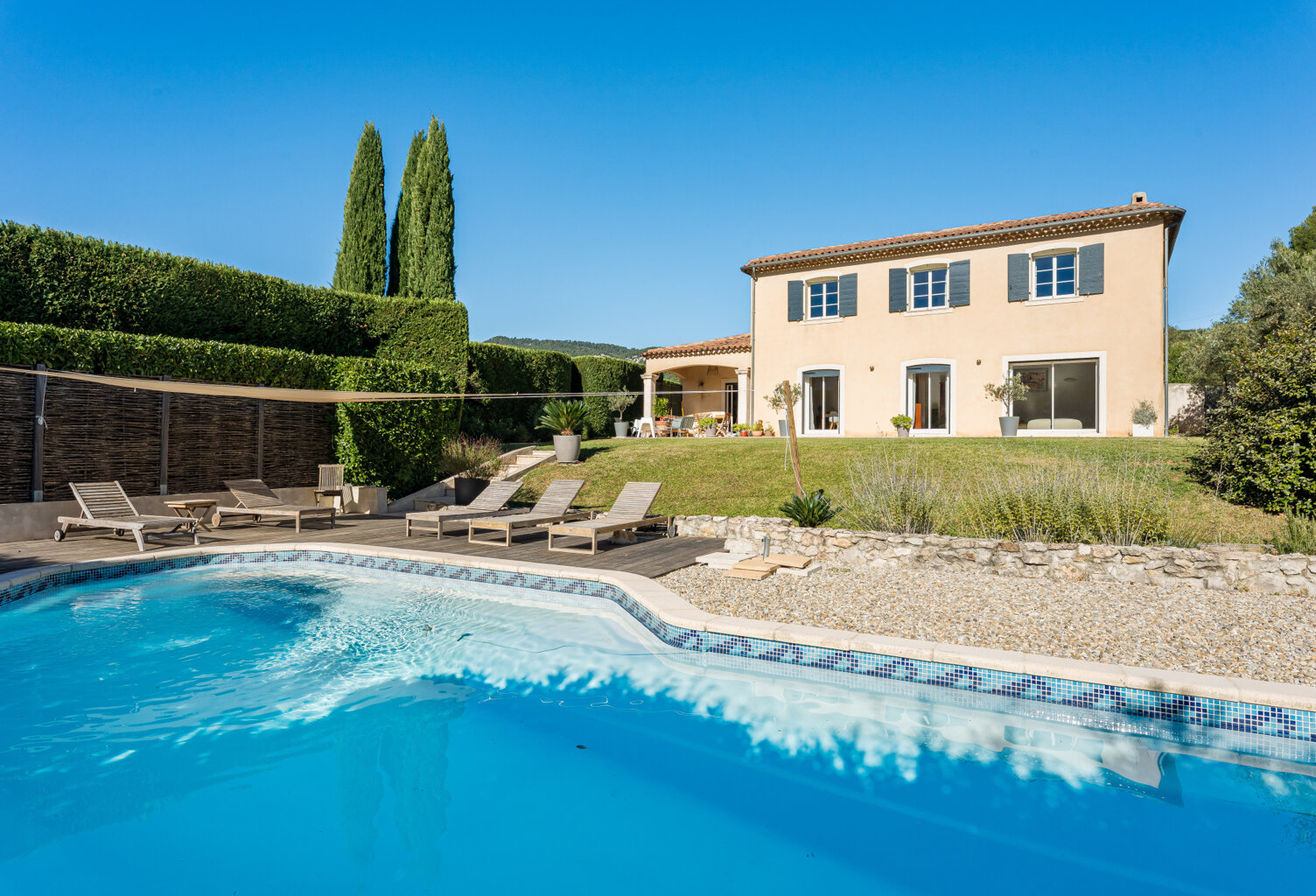83640 SAINT ZACHARIE - Au calme, Villa type 6 avce piscine e — photo 1