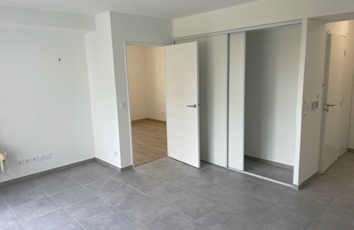 Location appartement 2 pièces 40 m² à Francheville (69340) — photo 2