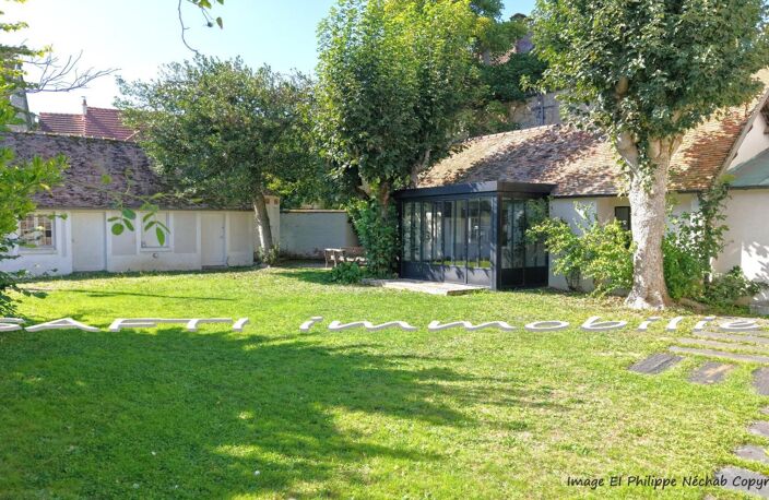 Maison de Maître avec 4 chambres / 191m2 sur 600m2 de terrain clos de hauts murs + dépendances — photo 3