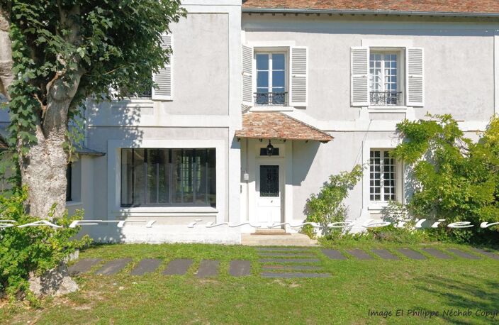 Maison de Maître avec 4 chambres / 191m2 sur 600m2 de terrain clos de hauts murs + dépendances — photo 5