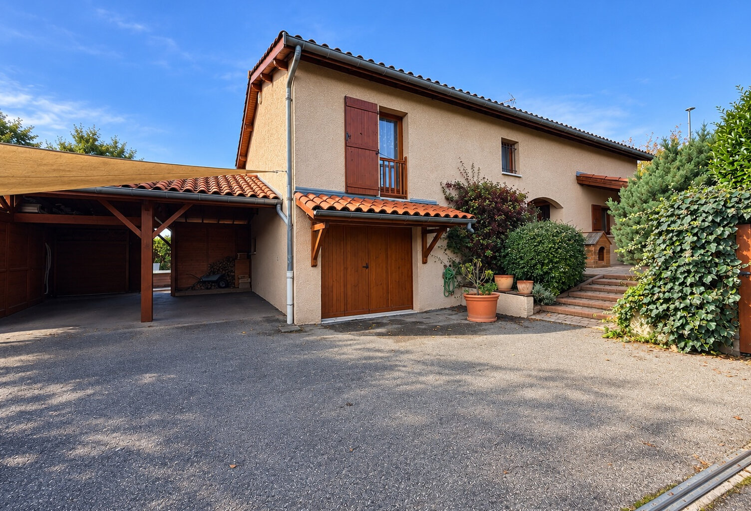 CHAZAY-D'AZERGUES -- Villa familiale de 190 m2 -- 5 chambres -- — photo 1