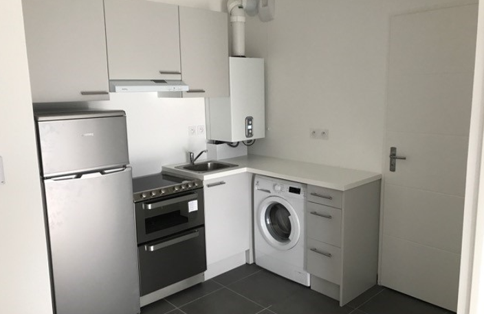 LOCATION ECULLY 69130 APPARTEMENT 2 PIECES ECULLY CENTRE TRES BON ETAT PROCHE COMMERCES TRANSPORTS ECOLE — photo 5