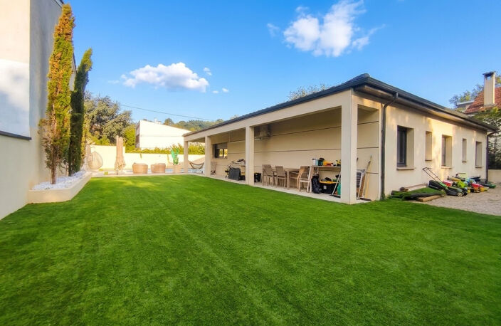 ROMANS-SUR-ISERE- MAISON DE PLAIN-PIED AVEC PISCINE — photo 5