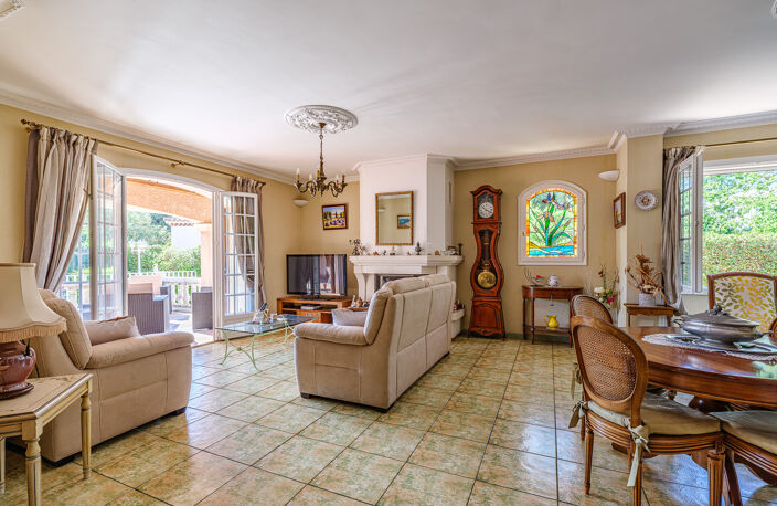 600m de l'eglise de Mazargues, MAISON 190m2 6 chambres, PISCINE et GARAGE, au CALME absolu — photo 4