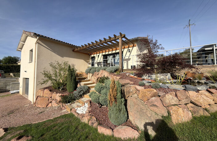 MAISON ELEVEE SUR DEMI SOUS-SOL AVEC TERRAIN ATTENANT — photo 2
