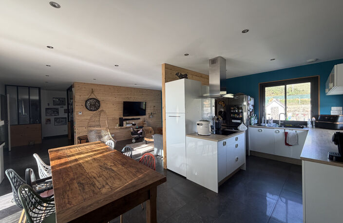 MAISON ELEVEE SUR DEMI SOUS-SOL AVEC TERRAIN ATTENANT — photo 4