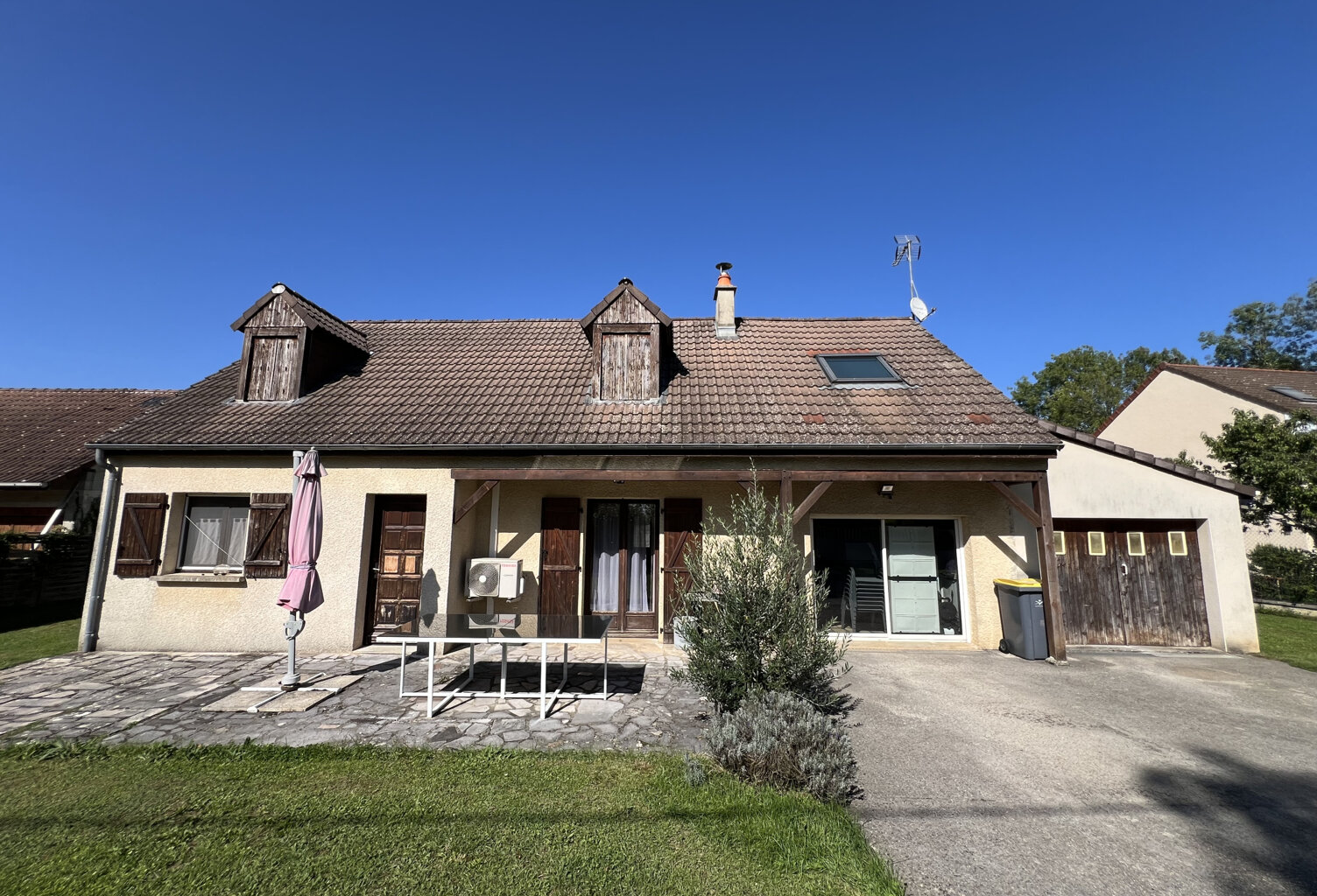 MAISON DE PLAIN-PIED AVEC ÉTAGE — photo 1
