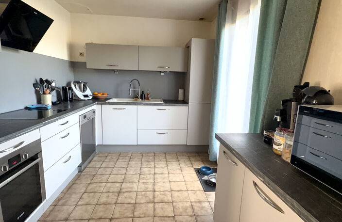 MAISON DE PLAIN-PIED AVEC ÉTAGE — photo 4