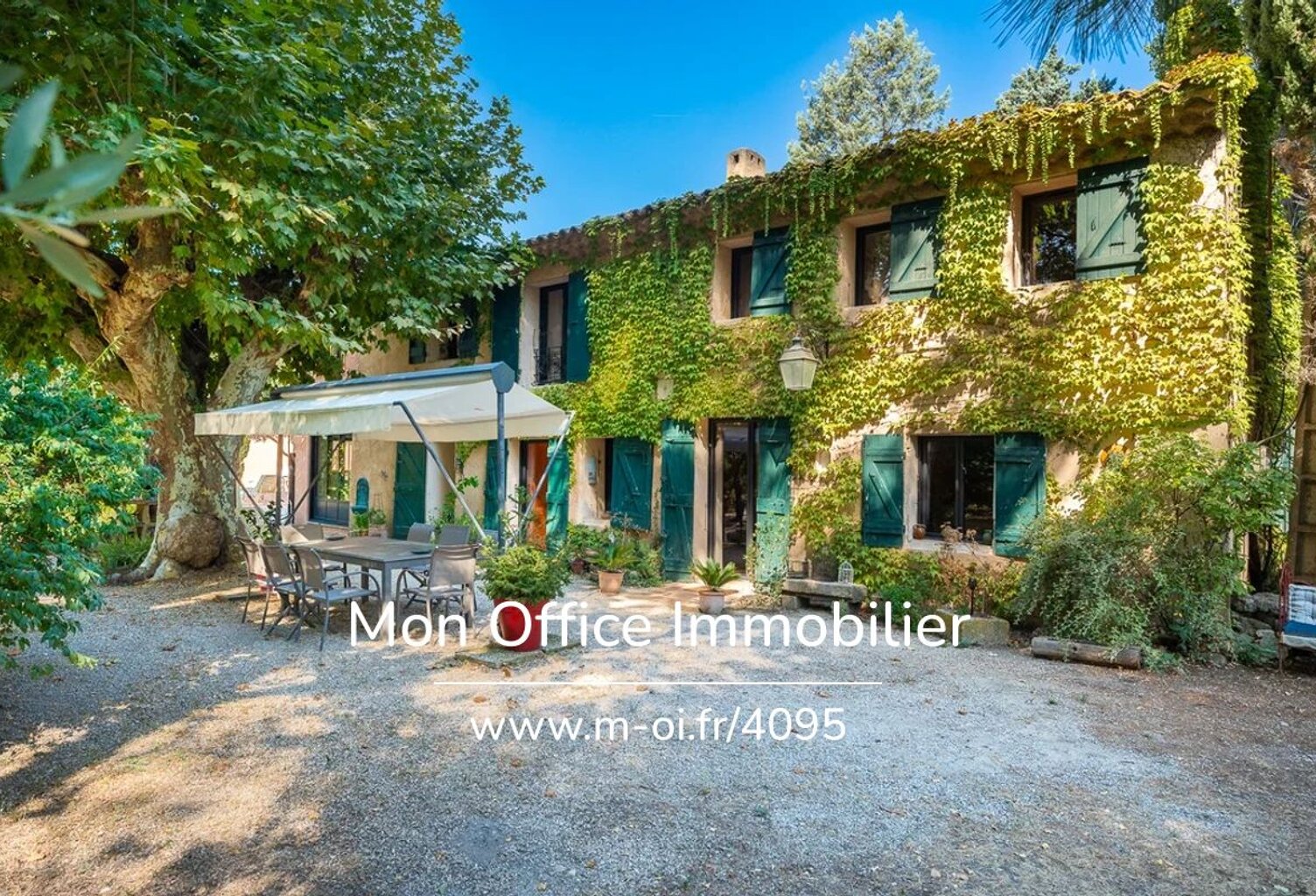 Référence : 7235-SJO - Magnifique Mas SOUS-OFFRE/ aux portes d'Aix-en-Provence - piscine- terrain plat arboré de 6400m2- cachet — photo 1