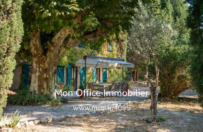 Référence : 7235-SJO - Magnifique Mas SOUS-OFFRE/ aux portes d'Aix-en-Provence - piscine- terrain plat arboré de 6400m2- cachet — photo 2