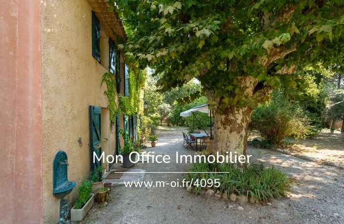 Référence : 7235-SJO - Magnifique Mas SOUS-OFFRE/ aux portes d'Aix-en-Provence - piscine- terrain plat arboré de 6400m2- cachet — photo 4